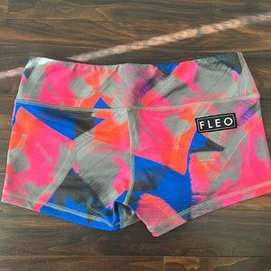 FLEO short shorts spandex medium low rise spandex